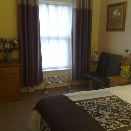 Kent House 3*